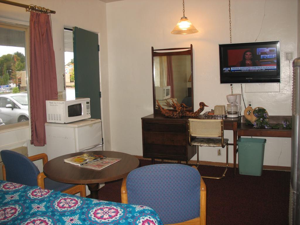Travel Inn Roseburg Exterior photo