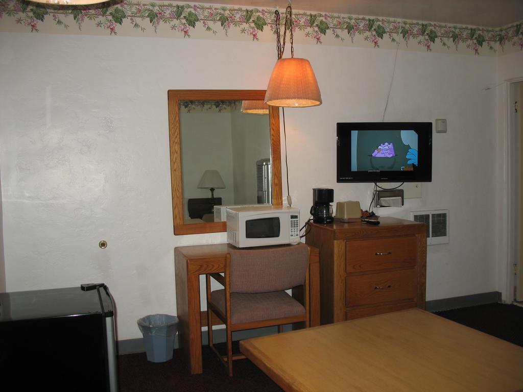 Travel Inn Roseburg Exterior photo
