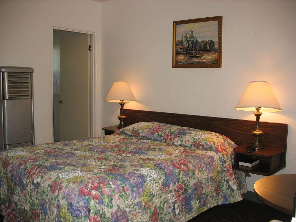 Travel Inn Roseburg Exterior photo