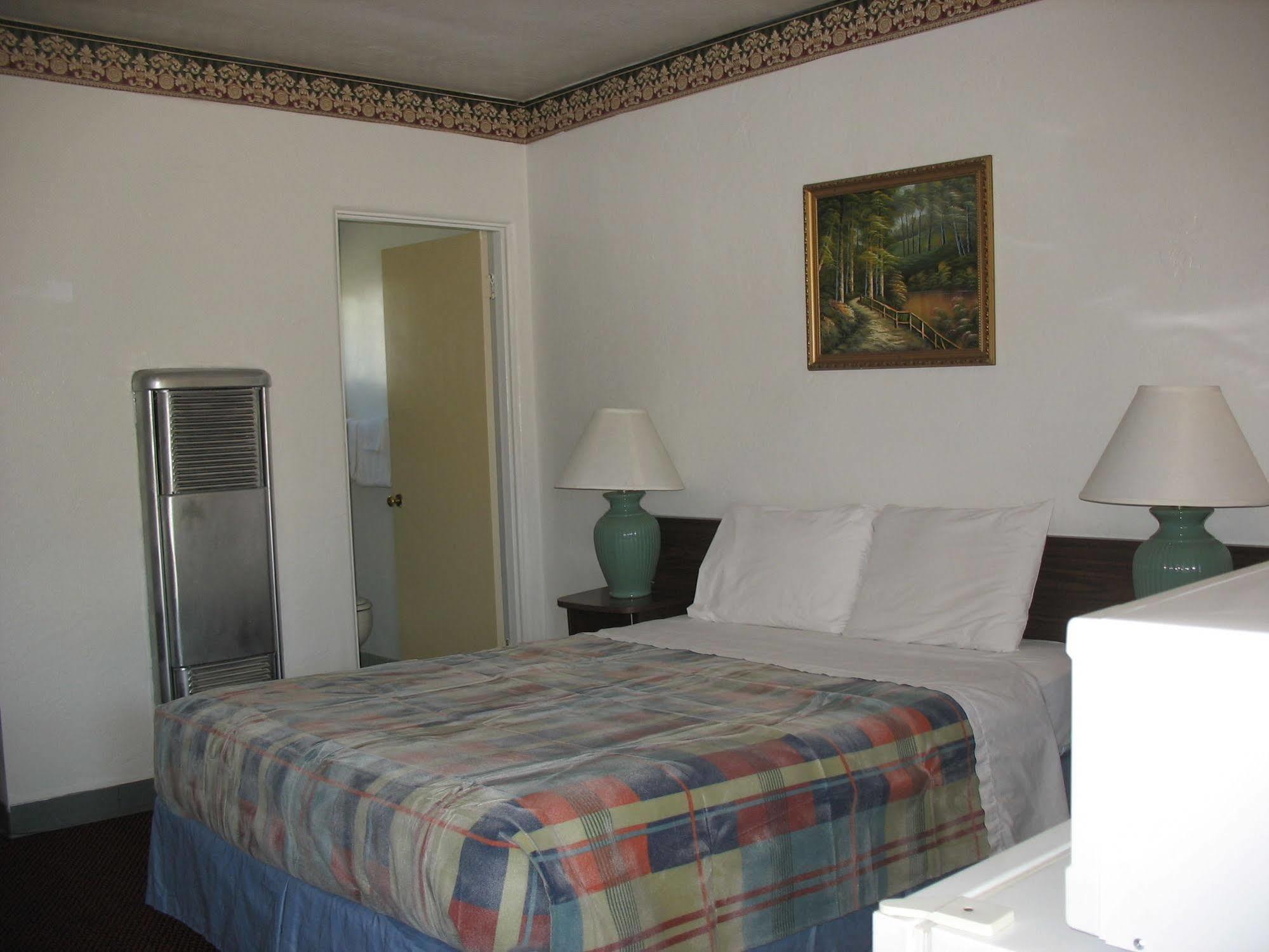 Travel Inn Roseburg Exterior photo