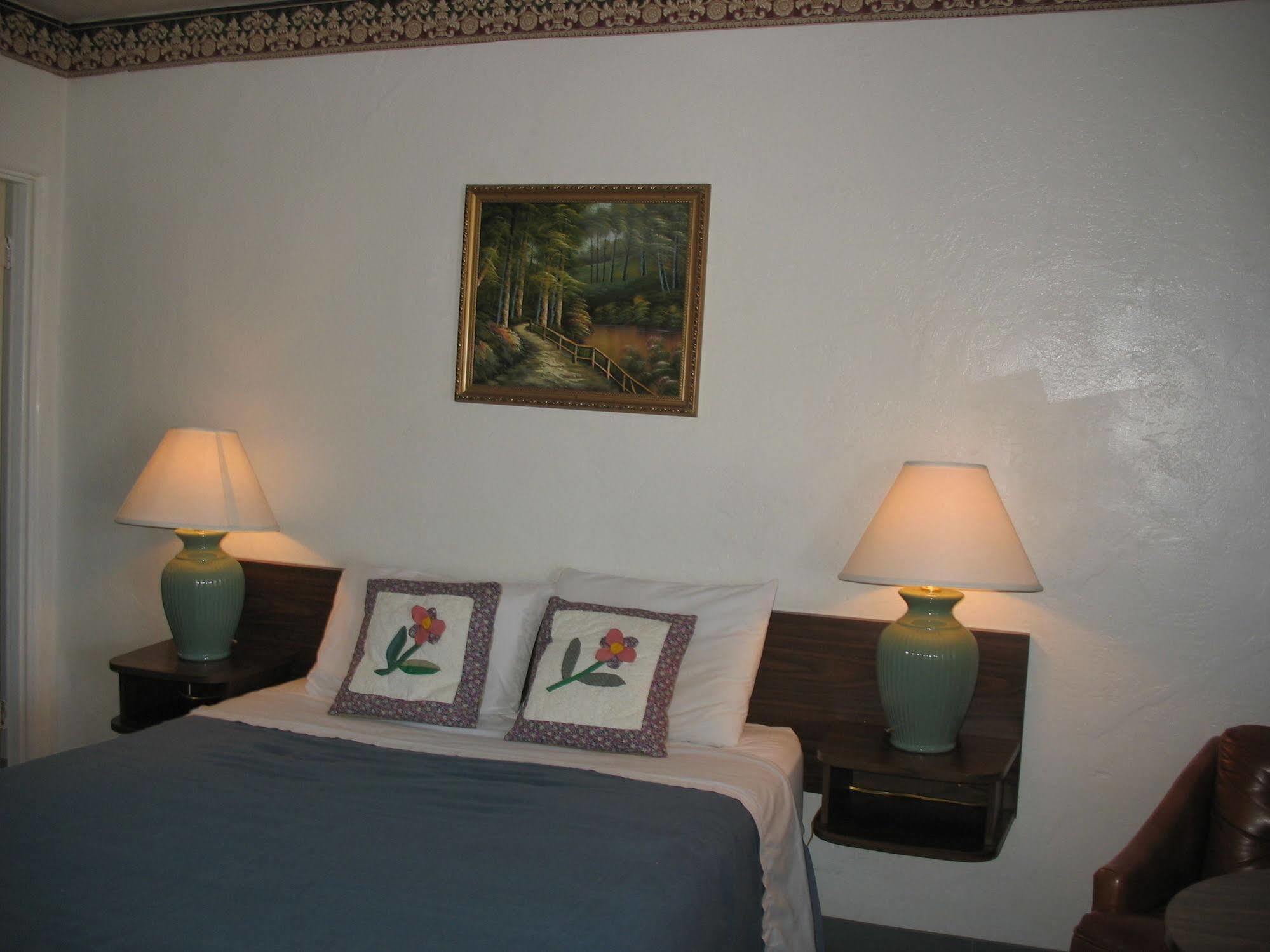 Travel Inn Roseburg Exterior photo