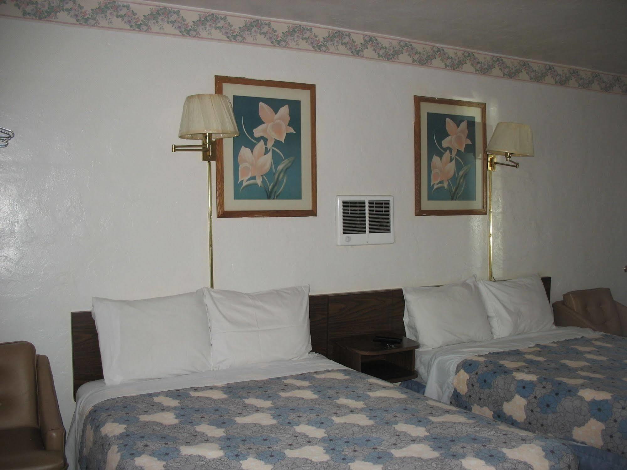 Travel Inn Roseburg Exterior photo