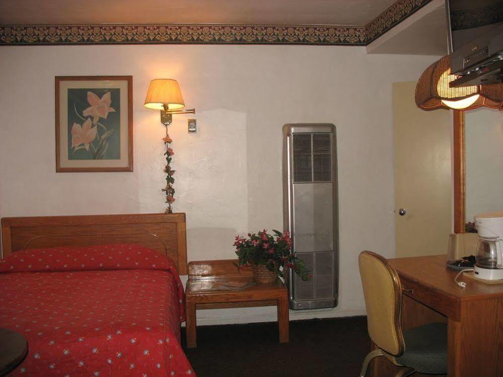 Travel Inn Roseburg Exterior photo