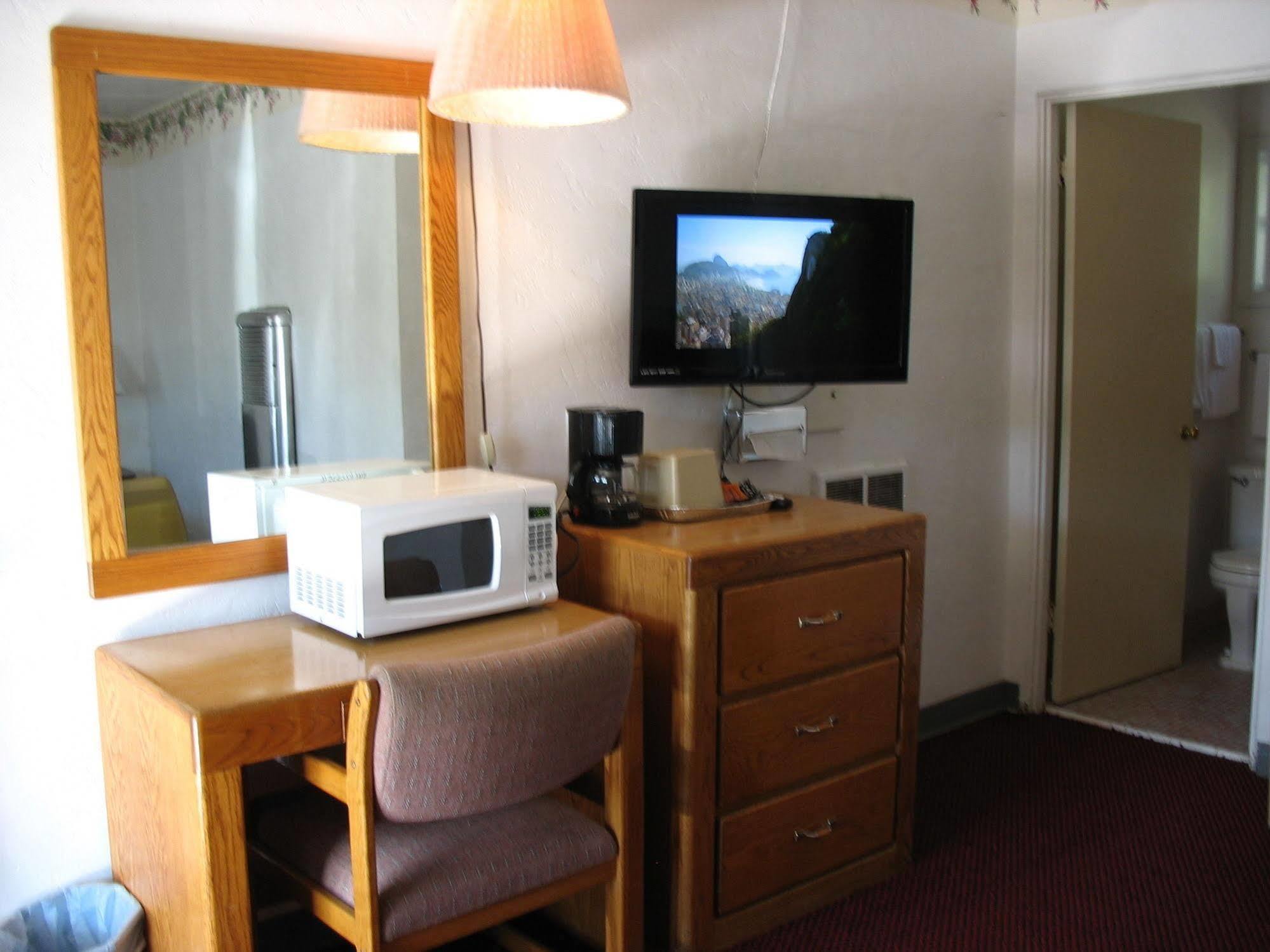 Travel Inn Roseburg Exterior photo