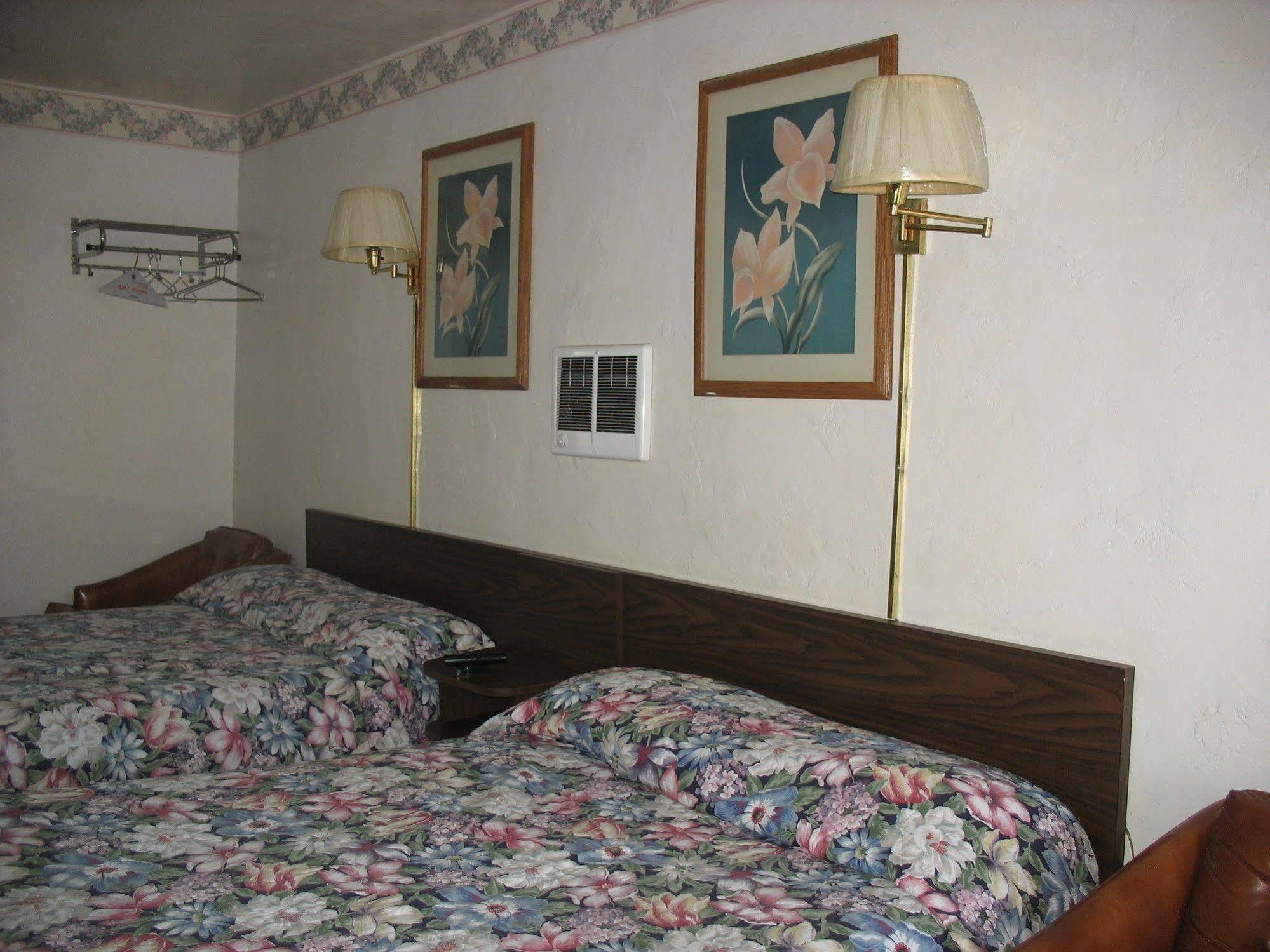 Travel Inn Roseburg Exterior photo